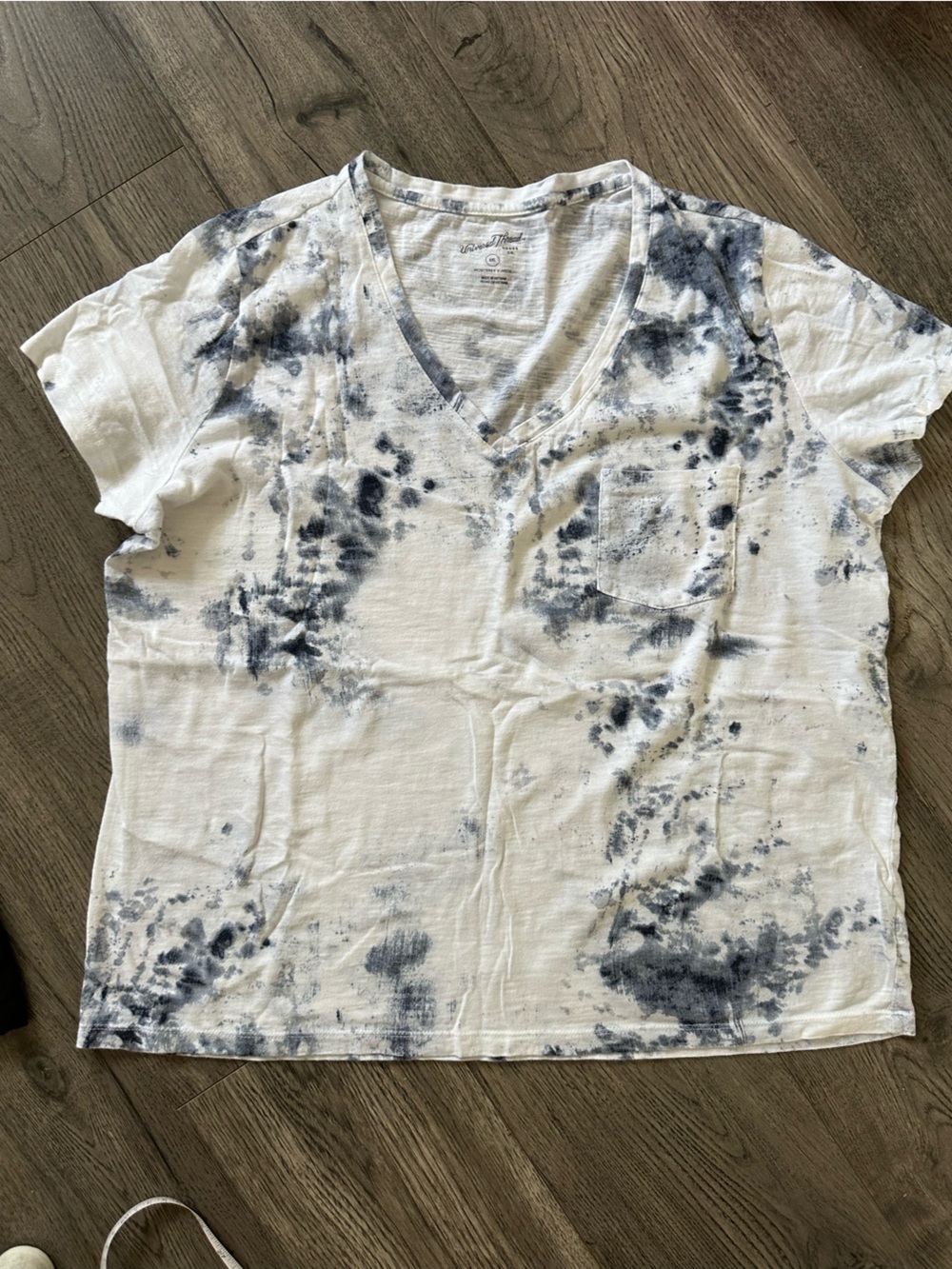 Universal Thread White and Navy Tie-Dye V-Neck Pocket Tee